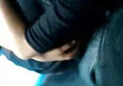 டியூட் சுயஇன்பம் ஆண்குறி புள்ளியில் ஒரு அதிர்வு செருகும்