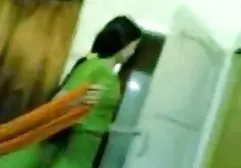 டார்க்ஸ் ஒரு நல்ல உருவத்துடன் இரண்டு அழகான ரஷ்ய வேசிக்கு சுட்டுக் கொண்டார்