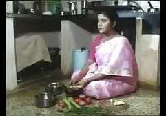காமமுள்ள ஆசிரியர் தனது உணர்ச்சிவசப்பட்ட மாணவனைப் பிடித்தார்