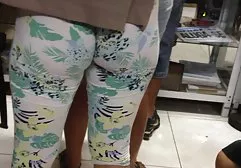 இயற்கையான மார்பகங்களைக் கொண்ட பெண் இரட்டை செக்ஸ் பெறுகிறாள்