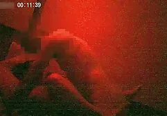 அழகான குழந்தை குளித்துவிட்டு காதலனுடன் உடலுறவு கொள்கிறாள்