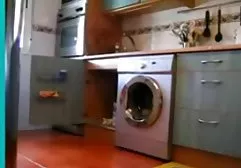 ஒரு அருமையான பெண்ணின் புண்டையில் பெரிய டில்டோ