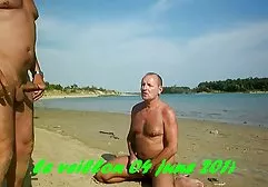 பிரிட்டானி தனது சிறிய உள்ளாடைகளை கழற்றினாள்