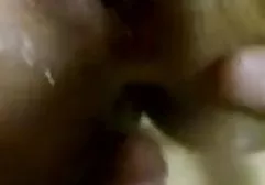 ரஷ்ய சிறுவன் சமையலறையில் வாழ்க்கைத் துணை