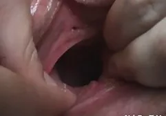 பிளாட் வயோலா உடலுறவின் போது கத்துகிறது