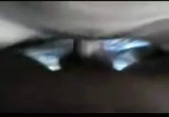 இருண்ட ஹேர்டு ரீட்டா ஜாஹெட்ஸ்யா கழுதையில் முதல் முறையாக உதைக்கிறார்