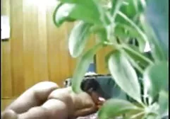 பசியின்மை சிறுமி தனது புண்டையை காரில் சுயஇன்பம் செய்கிறாள்