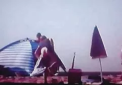 சுயஇன்பம் செய்யும் காதலனுக்கு முன்னால் பிரிட்டிஷ் பெண் நிர்வாணமாகிறாள்