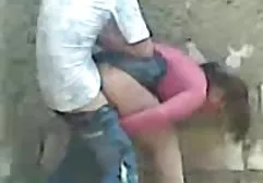 காலுறைகளில் இரண்டு சேரி ஒரு மனிதனுடன் குத உடலுறவு கொள்கிறார்