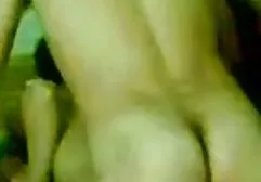 கேமராவுக்கு முன்னால் 18 வயது அழகான சியர்லீடர் ஸ்ட்ரிப்பிங்