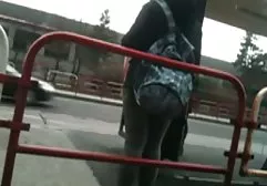 கொம்புகள் கொண்ட ரஷ்ய அழகி ஒரு நீண்ட ஆண்குறி மீது உறிஞ்சும்