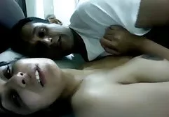 ஆண் தனது சிறந்த நண்பனின் மனைவியை கழுதையில் பிடித்தாள்.