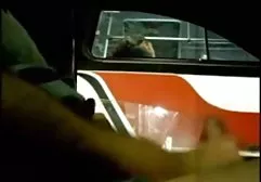 இரண்டு பெண்கள் இளம் ஸ்டாலியனை திருப்திப்படுத்துகிறார்கள்