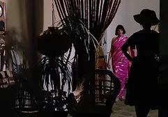 ஒரு சோப்பு மசாஜ் போது பொன்னிற தனியா செய்தது