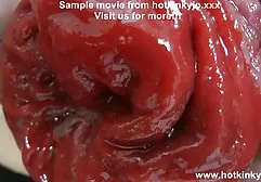 கழுதையில் கருப்பு பிடோரோக் ஓட்பெபல் பையன்