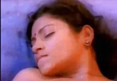 பெரிய மார்பகங்களுடன் கூடிய சூடான மரியெட்டா அன்பை உண்டாக்குகிறது