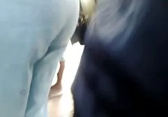 மயக்கமடைந்த மற்றும் வெட்கப்பட்ட சிவப்பு ரஷ்ய பெண்