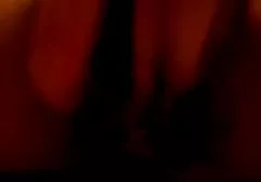 ஒரு அழகான பிளேபாய் பொம்மை போட்டோ ஷூட்டில் பங்கேற்கிறது