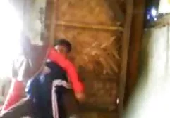 போஸ் 69 இல் ஒரு பையனுடன் குஞ்சு வாய்வழி செக்ஸ் அனுபவிக்க