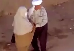 ஏஞ்சலா கேமராவில் சக் தயங்கவில்லை