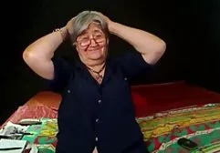 பிரபலமான அழகானவர்கள் தங்கள் காதலர்களுடன் சமாளிக்கின்றனர்