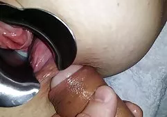 பால்கனியில் இருந்த குழந்தை சில பேன்டிஹோஸை விட்டுச் சென்றது