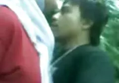 சிறிய மார்பகங்கள் கொண்ட அழகி கழுதை நீண்ட டிக் மூலம் செக்ஸ்