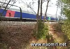 நிர்வாண சகோதரியை கேமரா மூலம் எட்டிப் பார்ப்பது