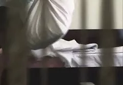 உங்களுக்கு பிடித்த சமையல்காரருடன் கவர்ச்சியான பிச் கூர்முனை