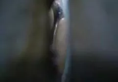 பழைய கொழுப்பு மாடு டில்டோவுடன் சுயஇன்பம் செய்கிறது