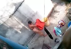 ஒரு கவர்ச்சியான குஞ்சுடன் மரத்தின் கீழ் புத்தாண்டு செக்ஸ்