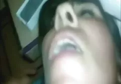 இரண்டு பெண்கள் ஒரு பையனை உறிஞ்சினர்