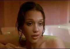 பெண் கல்லறையில் உடலுறவு கொள்கிறாள்
