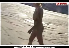 காரில் இருந்த மேஜர் காடுகளில் உடலுறவுக்கு ஒரு சேரி வீசினார்