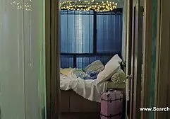 கருப்பு ஸ்லட்ஸ் வெள்ளை ஸ்டாலியனுடன் ஃபக்