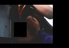 பொன்னிற பெண் டிராம்போலைன் மீது குதித்து புண்டை விரல்