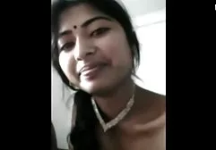 தூண்டுதல் மார்பகங்களுடன் மகள் அப்பாவை ஒரு உறுப்பினராக உறிஞ்சி அம்மா வழிநடத்துகிறார்