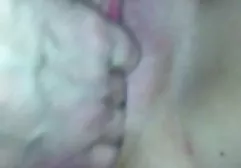 பஸ்டி குழந்தை பணத்திற்காக பையனின் சேவலை சவாரி செய்கிறது