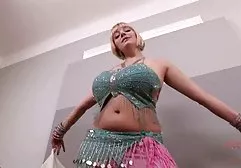 ஸ்விங்கர்ஸ் அண்ணாவும் அவரது நண்பரும் ஒரு வழுக்கை ஆணை மகிழ்விக்கிறார்கள்
