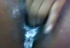 மிலா லீனாவும் படுக்கையில் அவளது சூடான ஃபக்