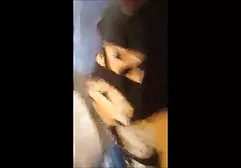 மெலிதான தேனுக்கு நம்பமுடியாத கவர்ச்சியான மசாஜ்