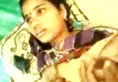 முதிர்ந்த பெண் ஜெர்க்ஸ் பிஸ்யுன் இளைஞன்