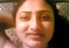 புத்திசாலித்தனமான பெண்கள் முஜிக்கை ப்ளோஜாப் கொடுத்து, அனைத்து துளைகளிலும் டிக் எடுப்பதன் மூலம் மகிழ்விக்கிறார்கள்