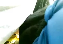 காதலியைப் பிடித்துக் கொண்டு கேமராவில் படமாக்கப்பட்டது