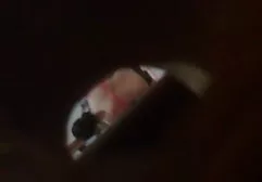 இளம் வெப்கேம் மாடல் டர்ட்டி டானி தனது தொண்டையைக் காட்டுகிறார்