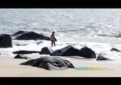 ஒரு விருந்தில் ஒரு வழுக்கை அந்நியருடன் குடிபோதையில் செக்
