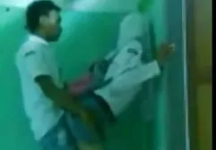 கொரிய தம்பதிகள் விளக்குகளை அணைக்கிறார்கள்